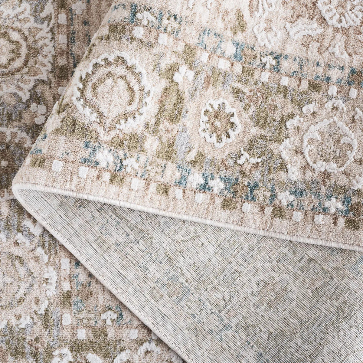 Safavieh Finley 4'-0" x 6'-0" Rug in Green / Beige