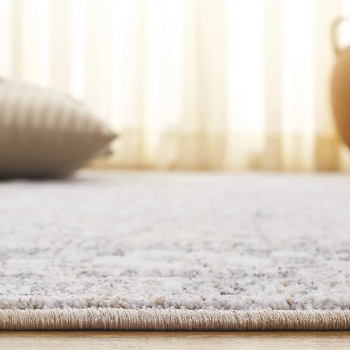 Safavieh Finley 4'-0" x 6'-0" Rug in Grey / Light Grey