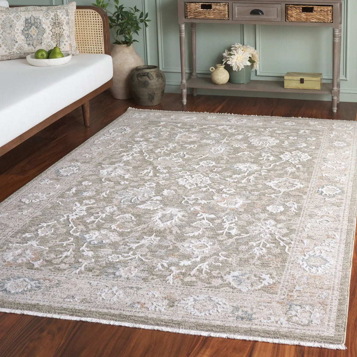 Safavieh Finley 4'-0" x 6'-0" Rug in Green / Beige