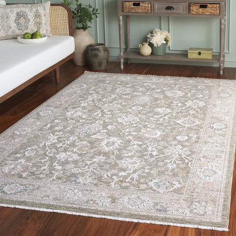 Safavieh Finley 4'-0" x 6'-0" Rug in Green / Beige