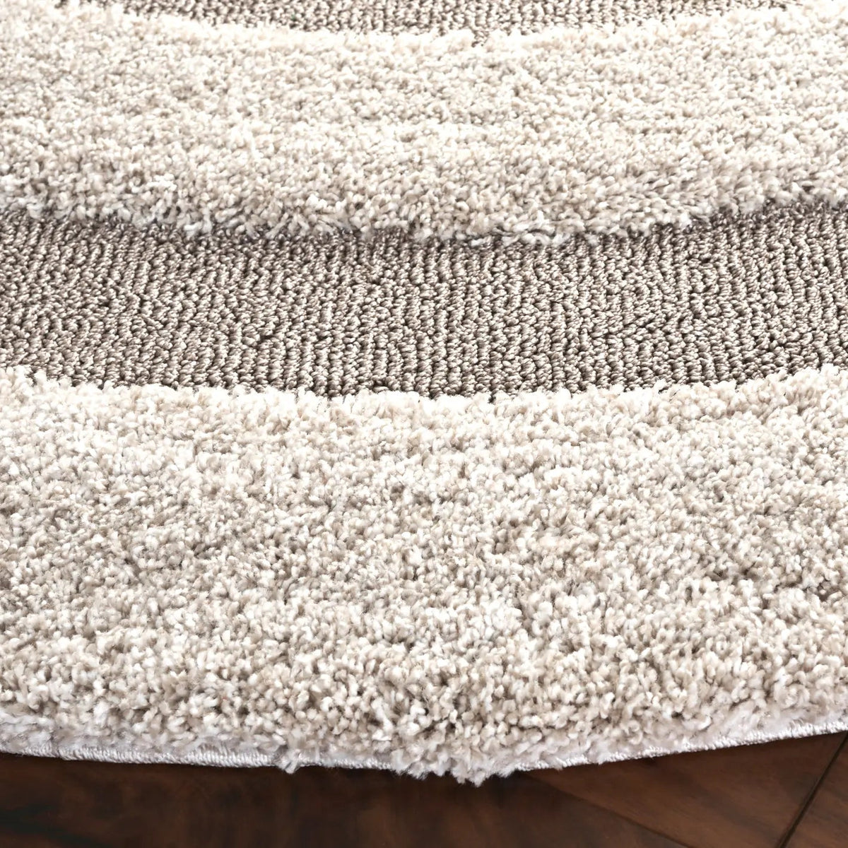 Safavieh Florida Shag 6'-7" x 6'-7" Rug in Beige / Dark Beig