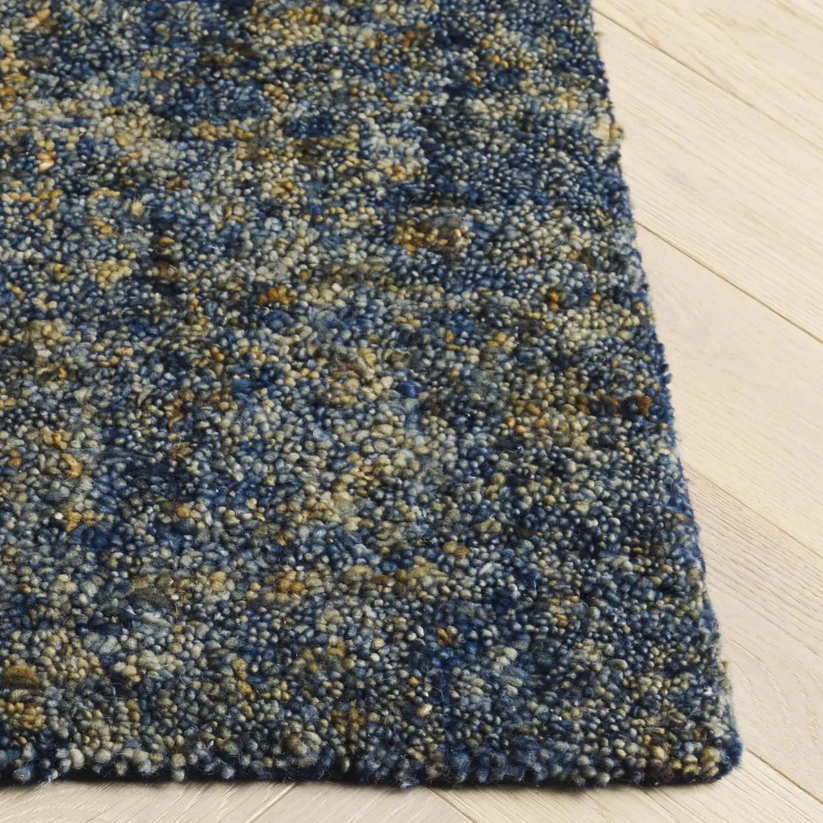 Safavieh Gabbeh 4'-0" x 6'-0" Rug in Dark Blue / Beige