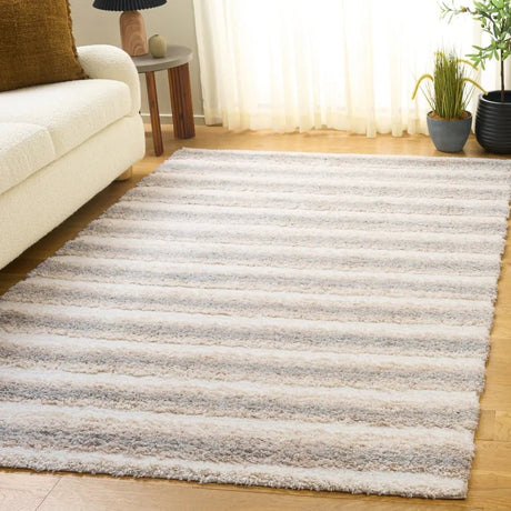 Safavieh Gemma Shag 5'-3" x 7'-6" Rug in Ivory / Beige Grey
