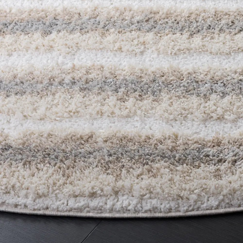 Safavieh Gemma Shag 6'-7" x 6'-7" Rug in Ivory / Beige Grey