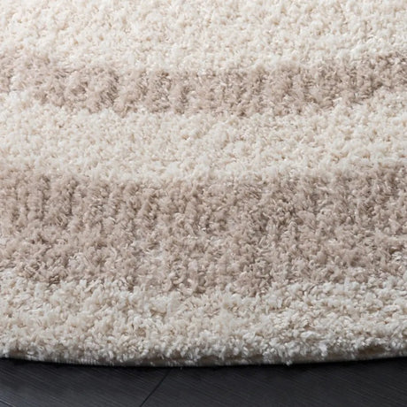 Safavieh Gemma Shag 6'-7" x 6'-7" Rug in Ivory / Beige