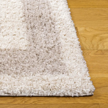 Safavieh Gemma Shag 5'-3" x 7'-6" Rug in Ivory / Beige