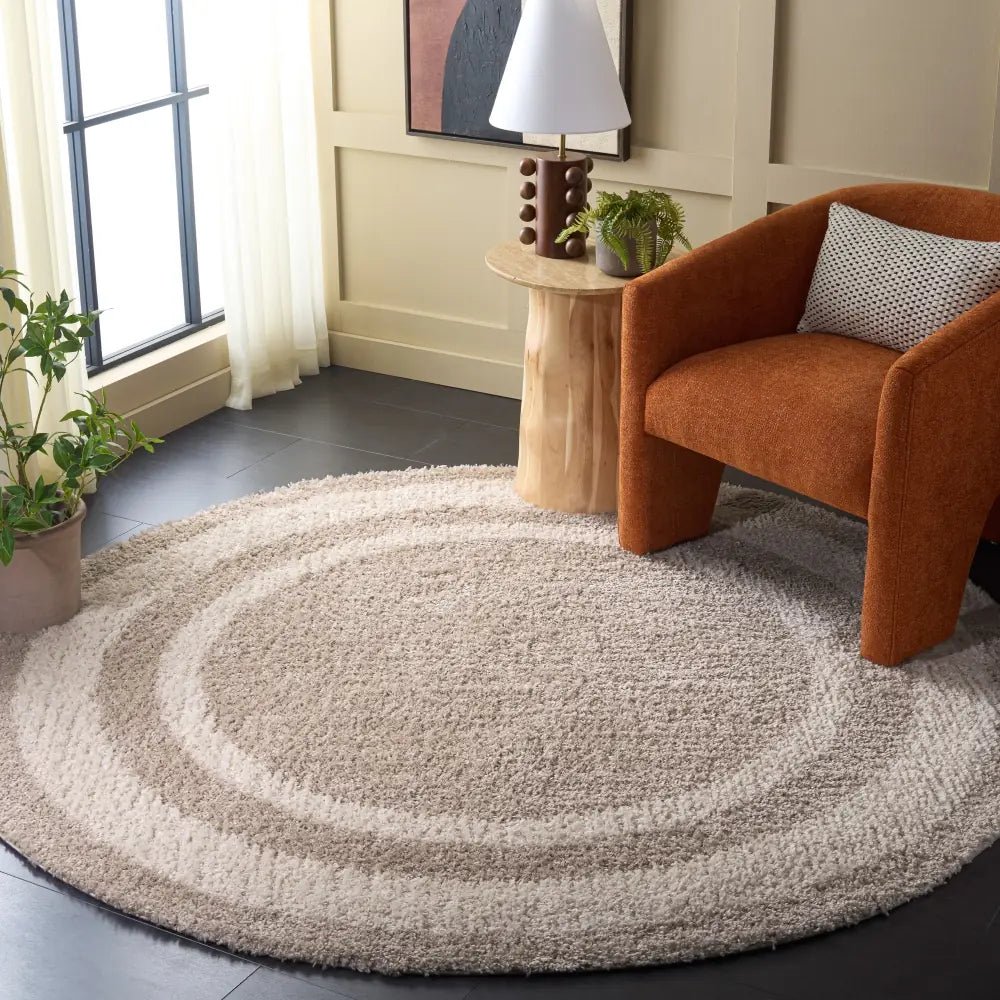 Safavieh Gemma Shag 6'-7" x 6'-7" Rug in Beige / Ivory