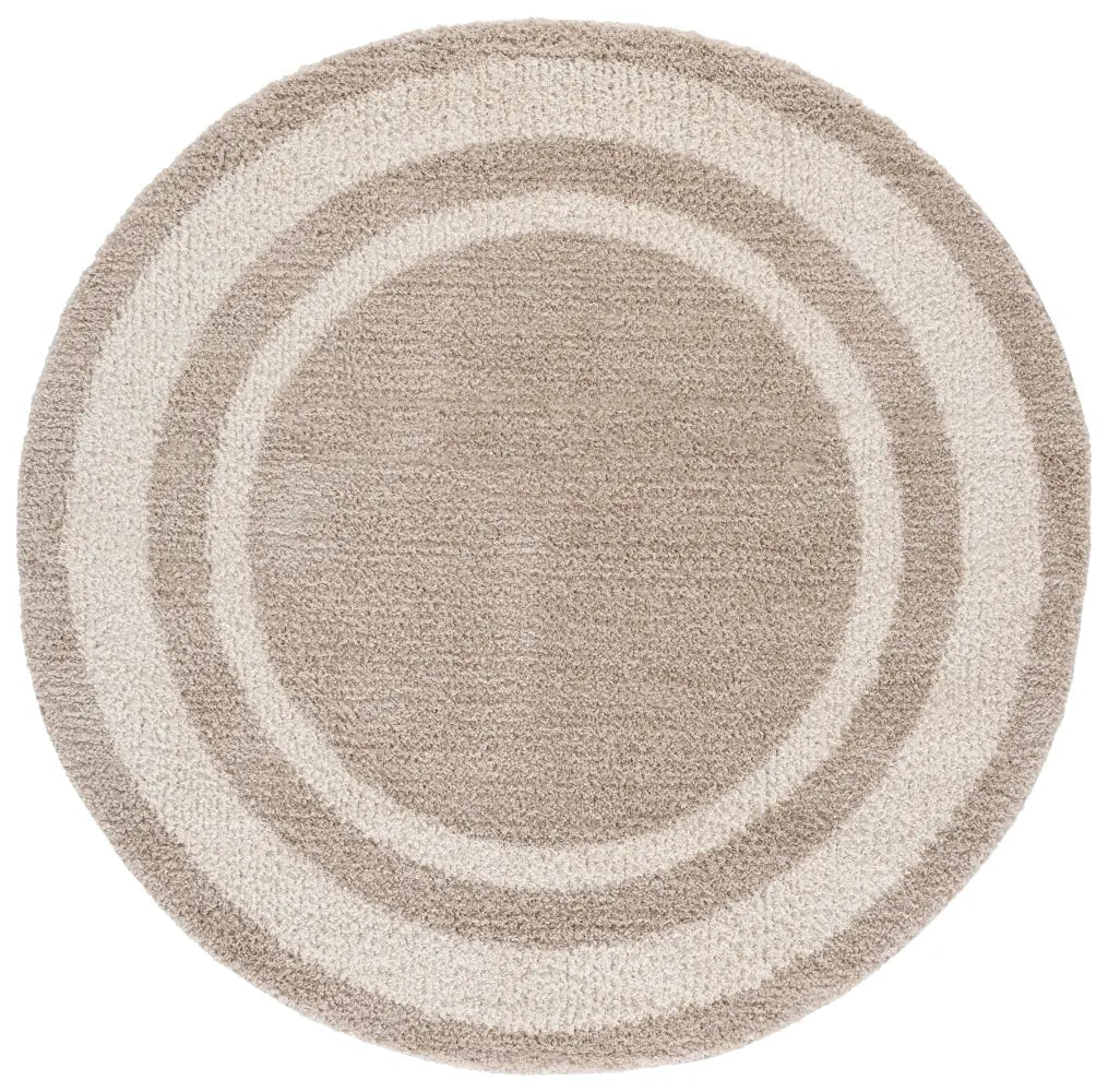Safavieh Gemma Shag 6'-7" x 6'-7" Rug in Beige / Ivory