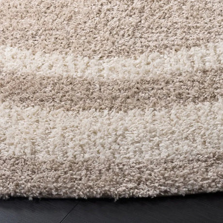 Safavieh Gemma Shag 6'-7" x 6'-7" Rug in Beige / Ivory
