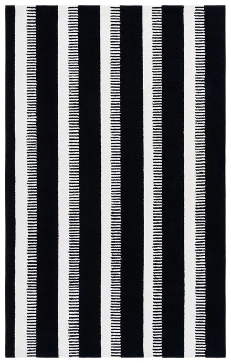 Safavieh Genre 4'-0" x 6'-0" Rug in Black / Ivory