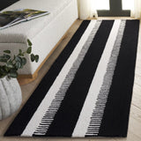 Safavieh Genre 2'-3" x 8'-0" Rug in Black / Ivory