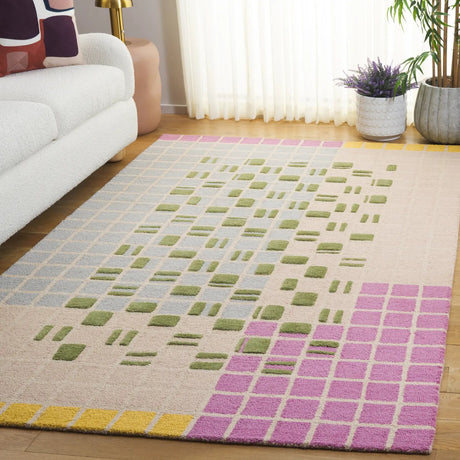 Safavieh Genre 4'-0" x 6'-0" Rug in Light Pink / Green