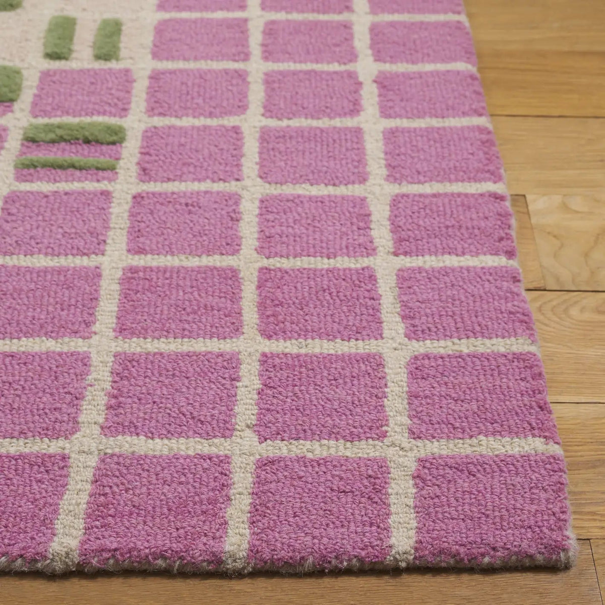 Safavieh Genre 4'-0" x 6'-0" Rug in Light Pink / Green