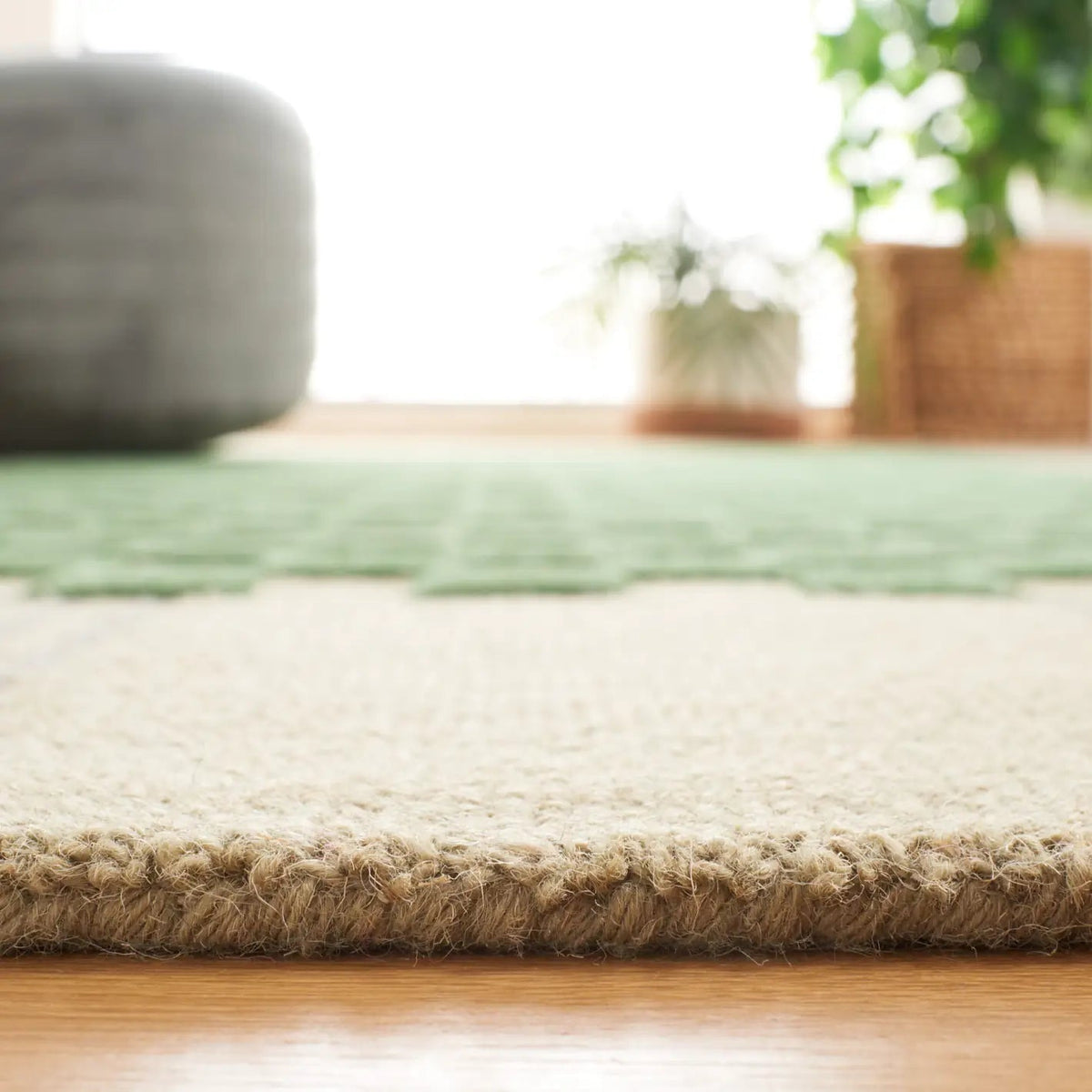Safavieh Genre 4'-0" x 6'-0" Rug in Grey / Green