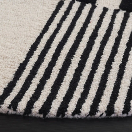 Safavieh Genre 6'-0" x 6'-0" Rug in Black / Ivory