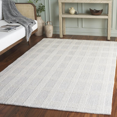 Safavieh Genre 4'-0" x 6'-0" Rug in Silver / Ivory