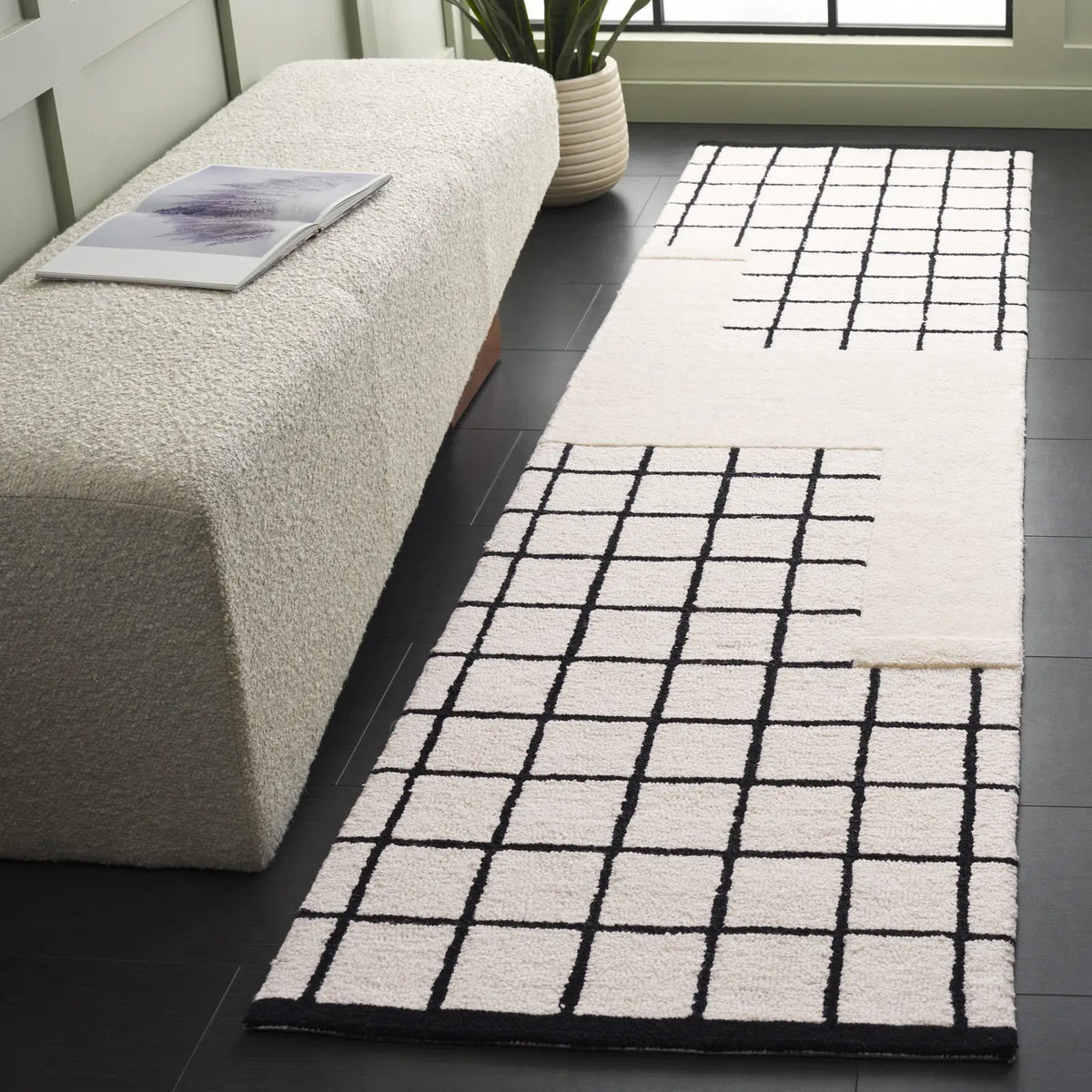 Safavieh Genre 2'-3" x 9'-0" Rug in Ivory / Black