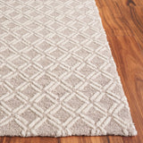 Safavieh Genre 4'-0" x 6'-0" Rug in Beige / Ivory