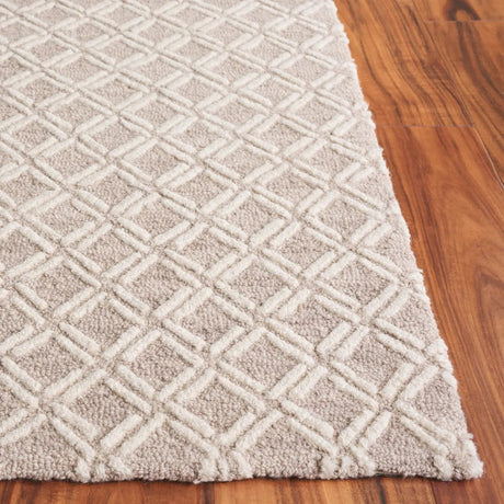 Safavieh Genre 4'-0" x 6'-0" Rug in Beige / Ivory