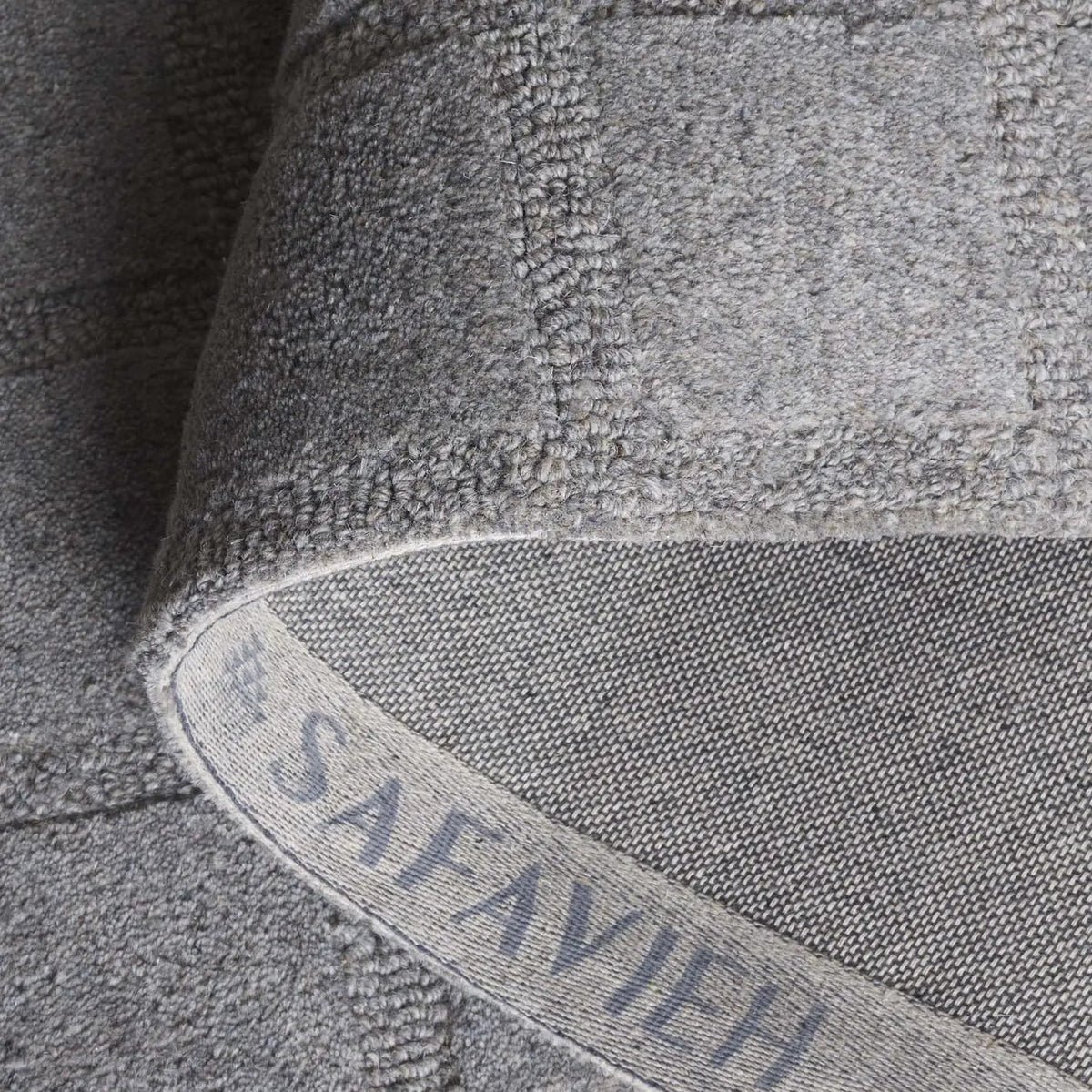 Safavieh Genre 4'-0" x 6'-0" Rug in Grey