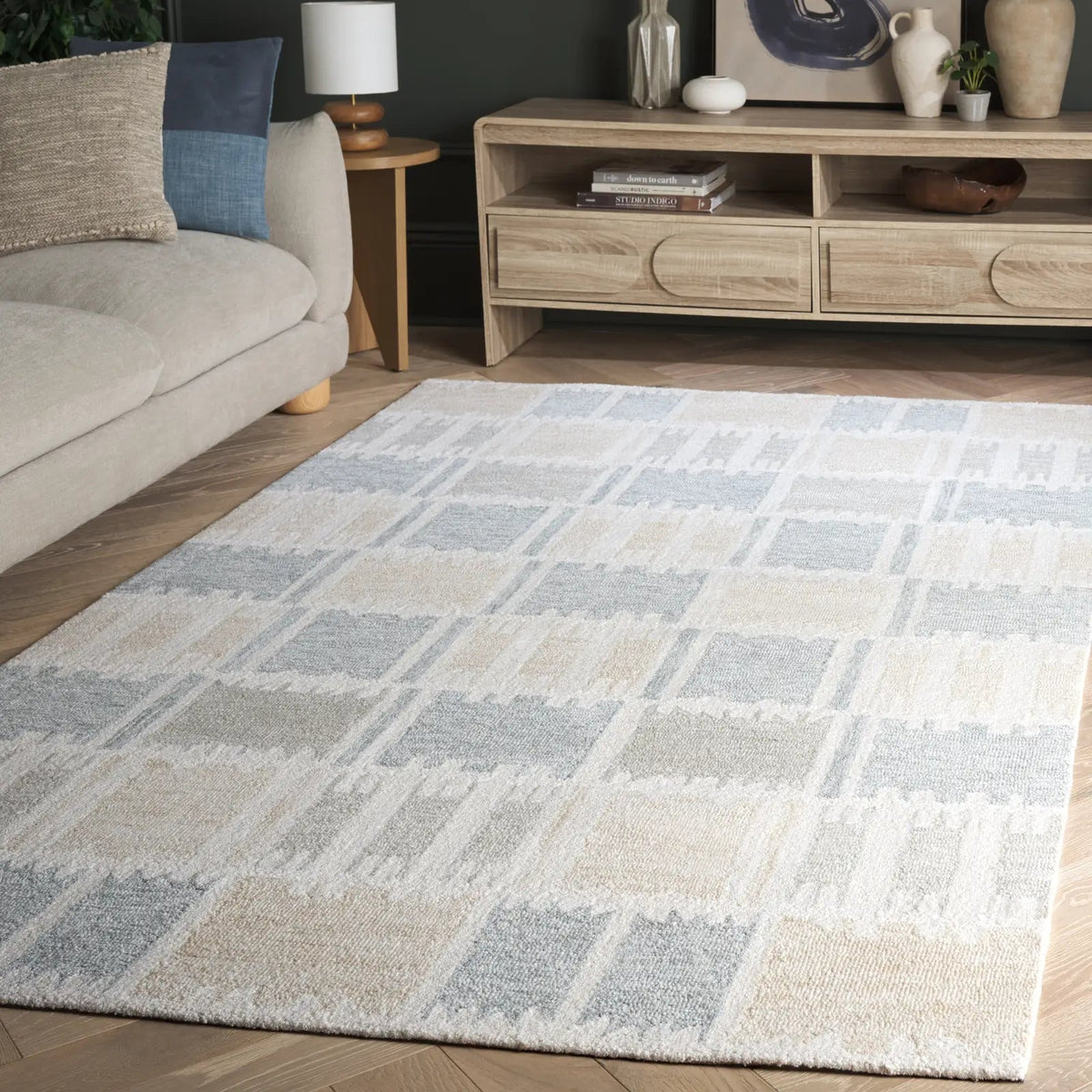 Safavieh Genre 4'-0" x 6'-0" Rug in Beige / Grey