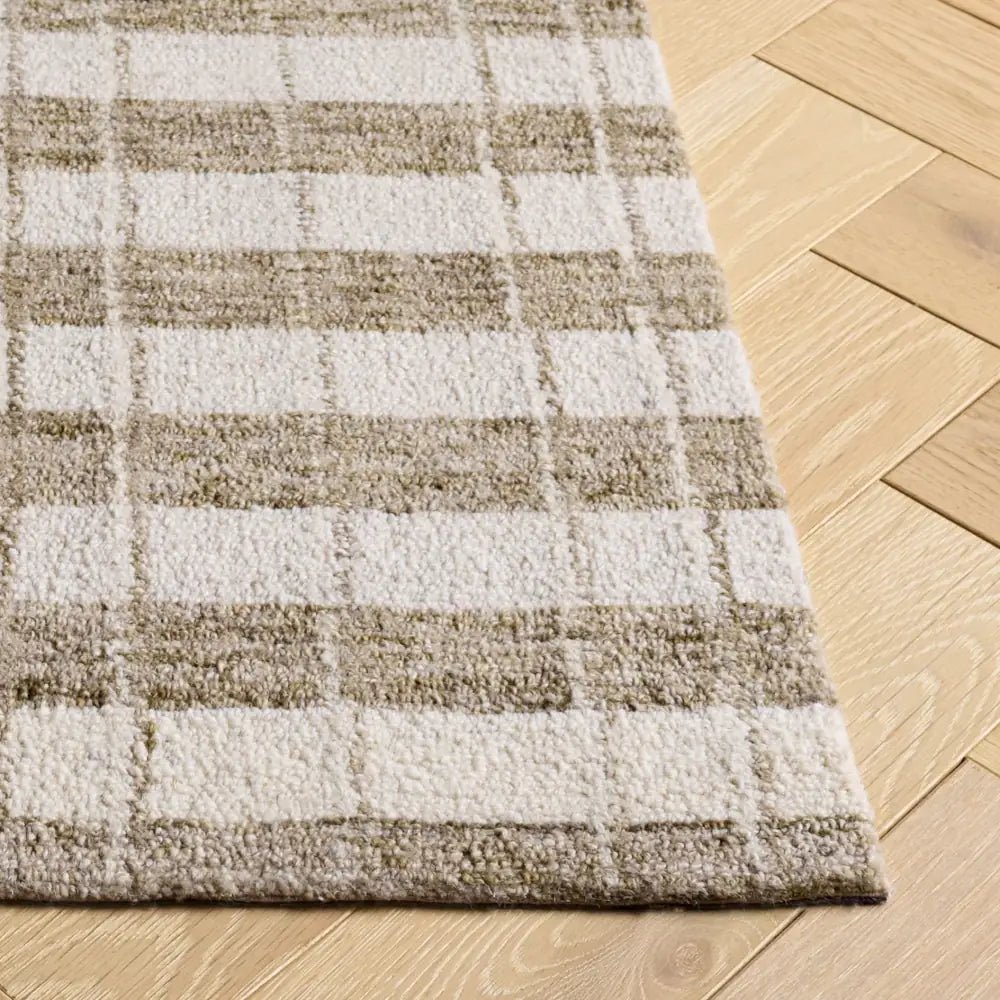 Safavieh Genre 5'-0" x 8'-0" Rug in Brown / Ivory
