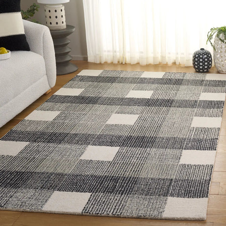Safavieh Genre 4'-0" x 6'-0" Rug in Ivory / Black