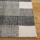 Safavieh Genre 4'-0" x 6'-0" Rug in Ivory / Black