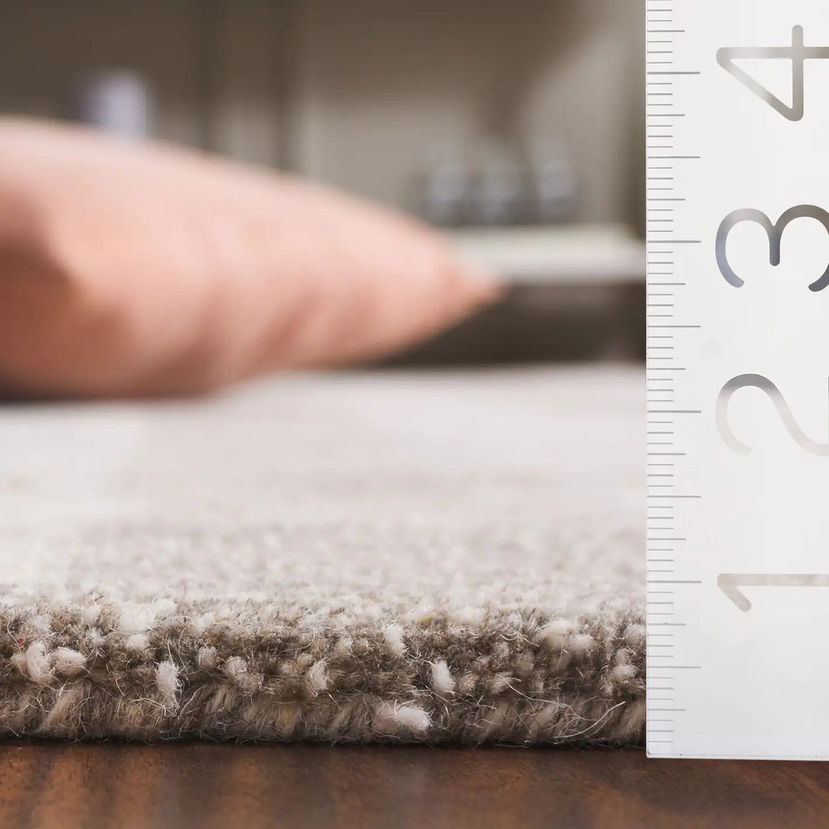Safavieh Genre 4'-0" x 6'-0" Rug in Grey / Ivory