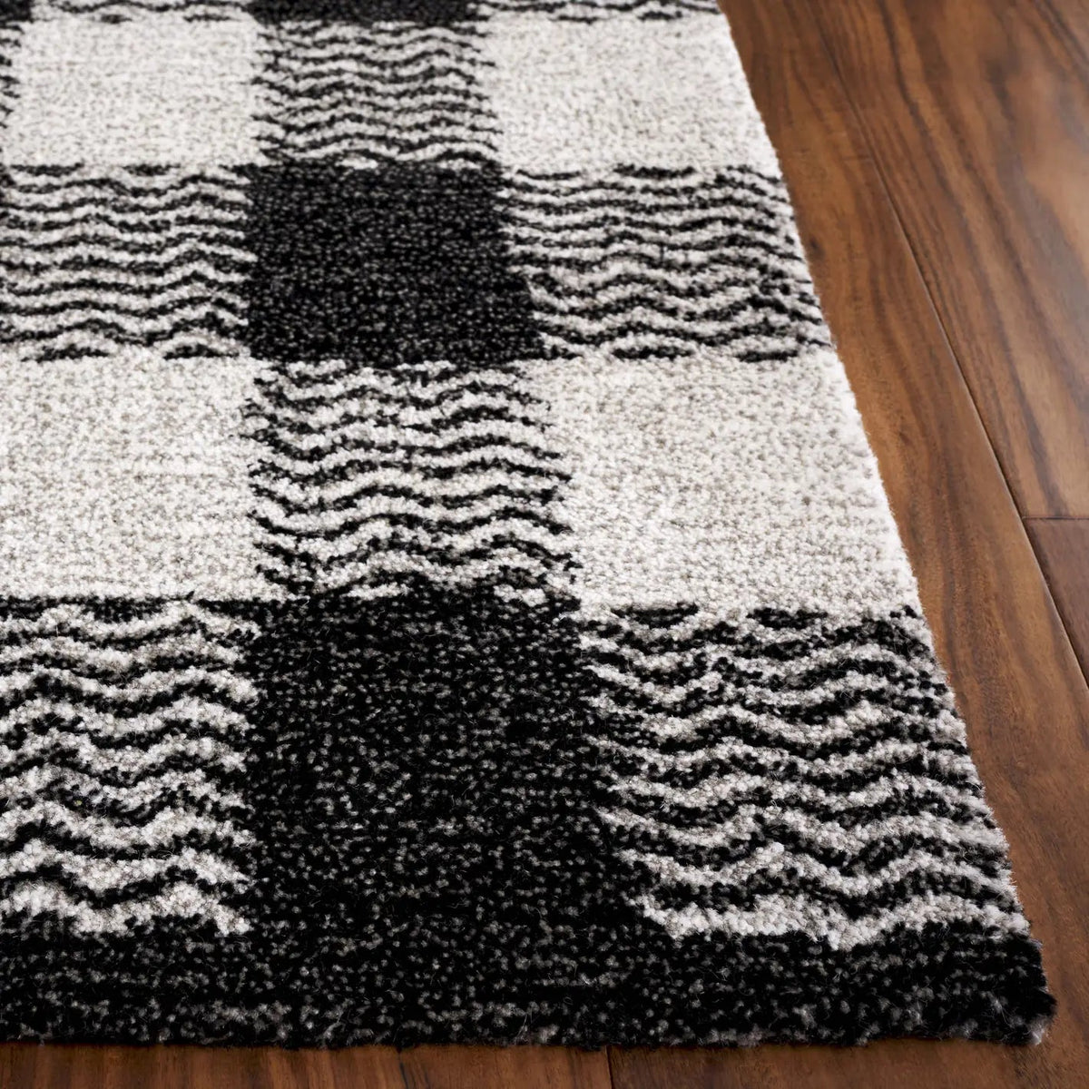 Safavieh Genre 4'-0" x 6'-0" Rug in Charcoal / Ivory