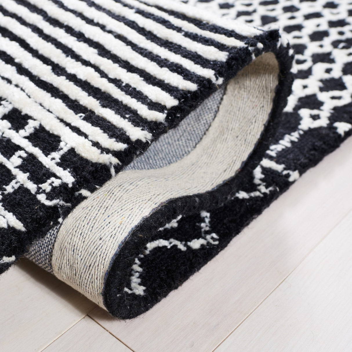Safavieh Glamour Glm538Z Black/Ivory Rug - Safavieh - glm538z - 6r