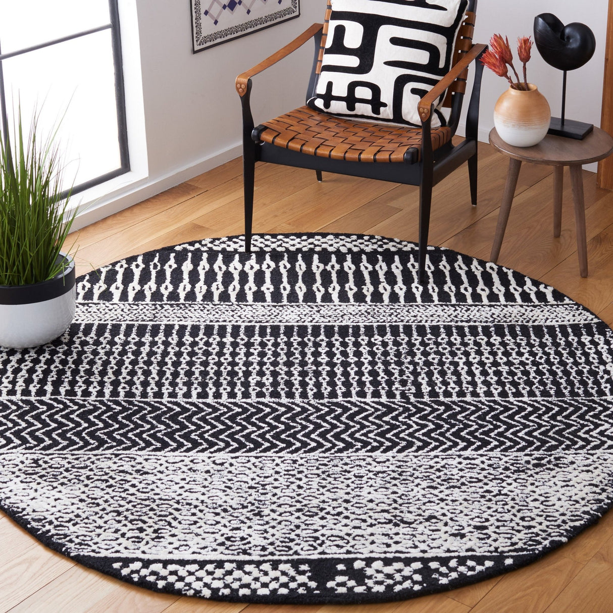 Safavieh Glamour Glm538Z Black/Ivory Rug - Safavieh - glm538z - 6r