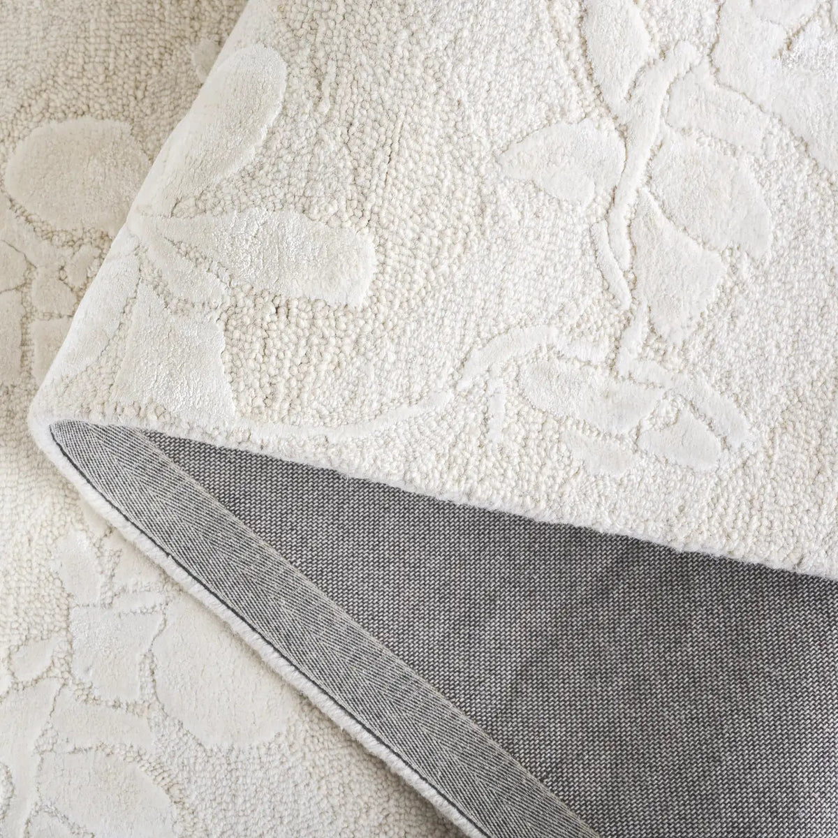 Safavieh Glamour 4'-0" x 6'-0" Rug in Ivory