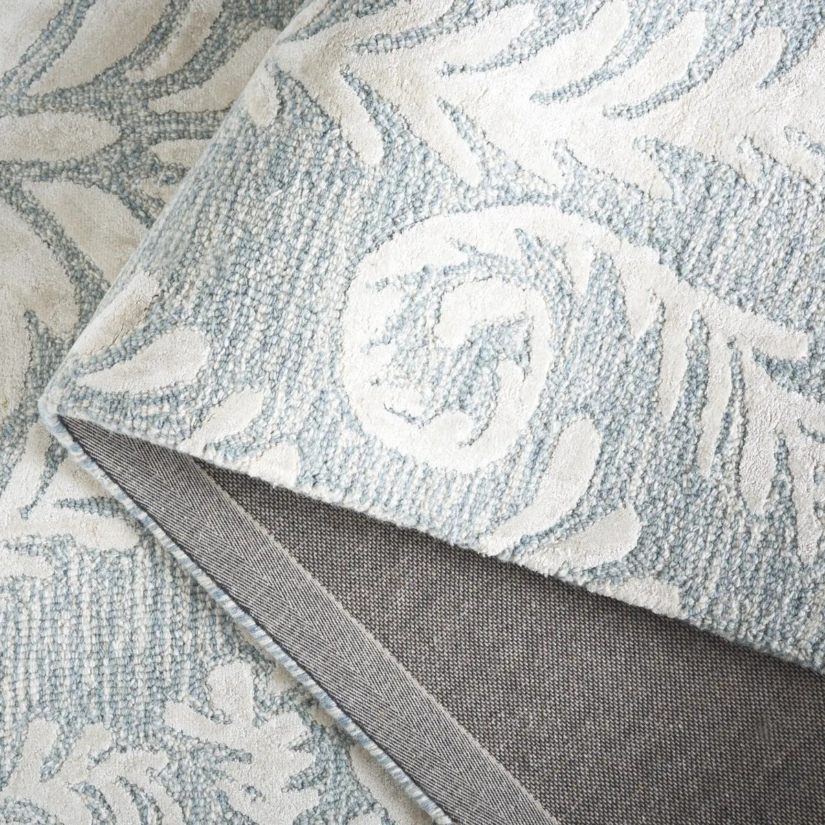 Safavieh Glamour 4'-0" x 6'-0" Rug in Blue / Ivory