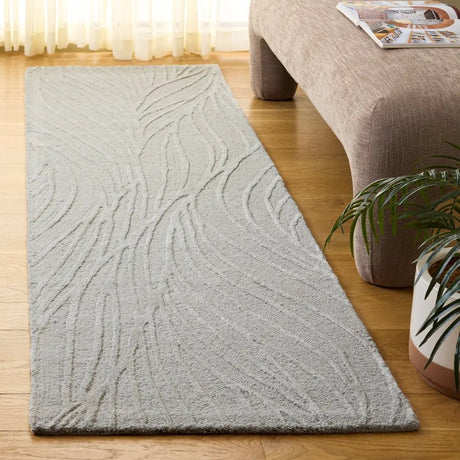 Safavieh Glamour 2'-3" x 8'-0" Rug in Light Grey / Ivory