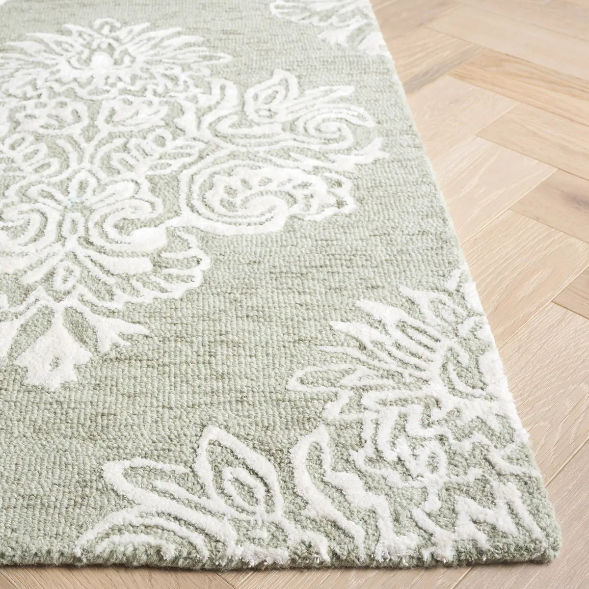 Safavieh Glamour 4'-0" x 6'-0" Rug in Sage / Ivory