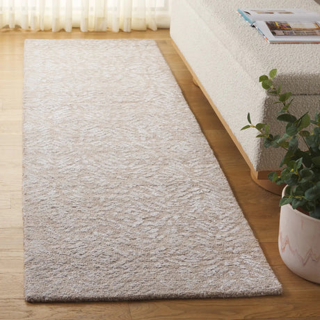 Safavieh Glamour 2'-3" x 8'-0" Rug in Beige / Ivory