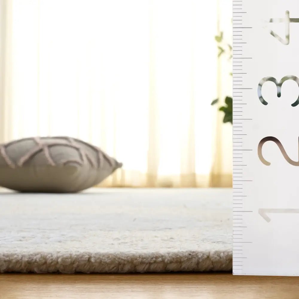 Safavieh Glamour 5'-0" x 8'-0" Rug in Beige / Ivory