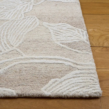 Safavieh Glamour 5'-0" x 8'-0" Rug in Beige / Ivory