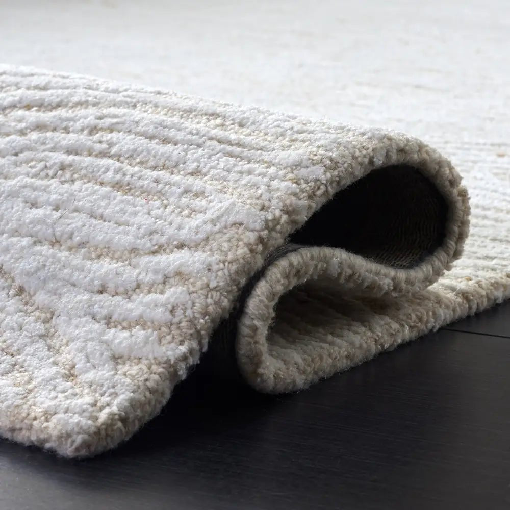 Safavieh Glamour 5'-0" x 8'-0" Rug in Beige / Ivory