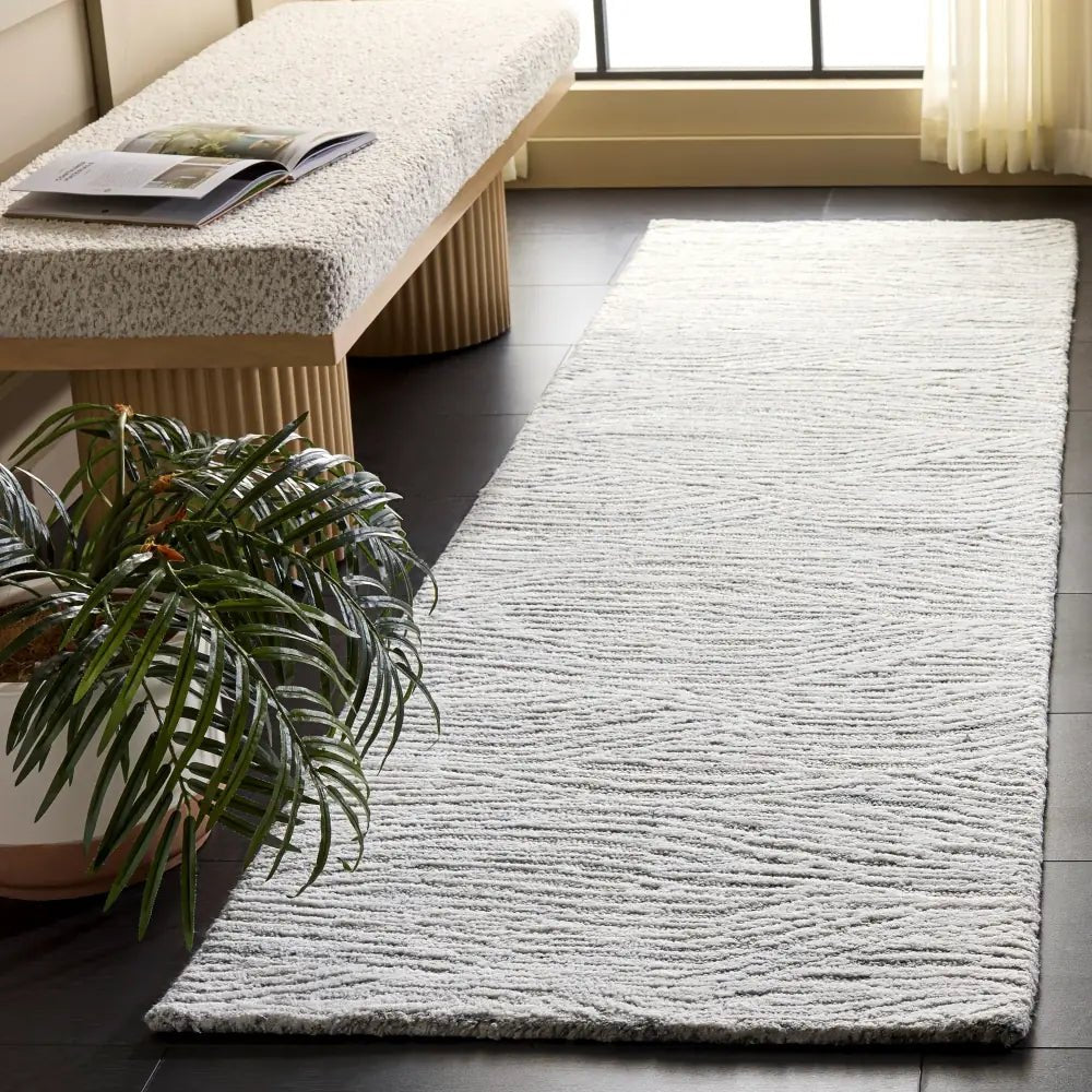 Safavieh Glamour 2'-3" x 8'-0" Rug in Silver / Ivory