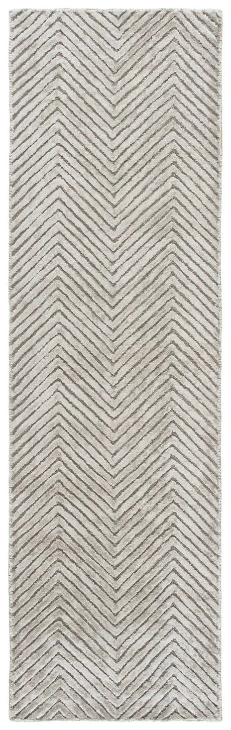 Safavieh Glamour 2'-3" x 8'-0" Rug in Silver