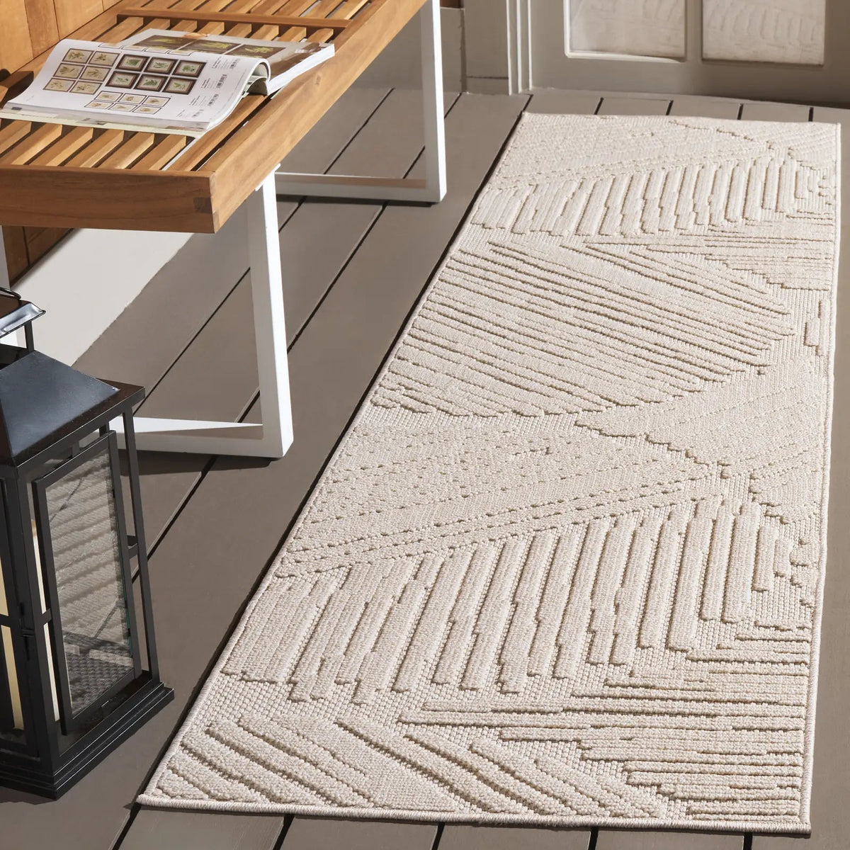 Safavieh Global 2'-2" x 8'-0" Rug in Light Beige / Ivory