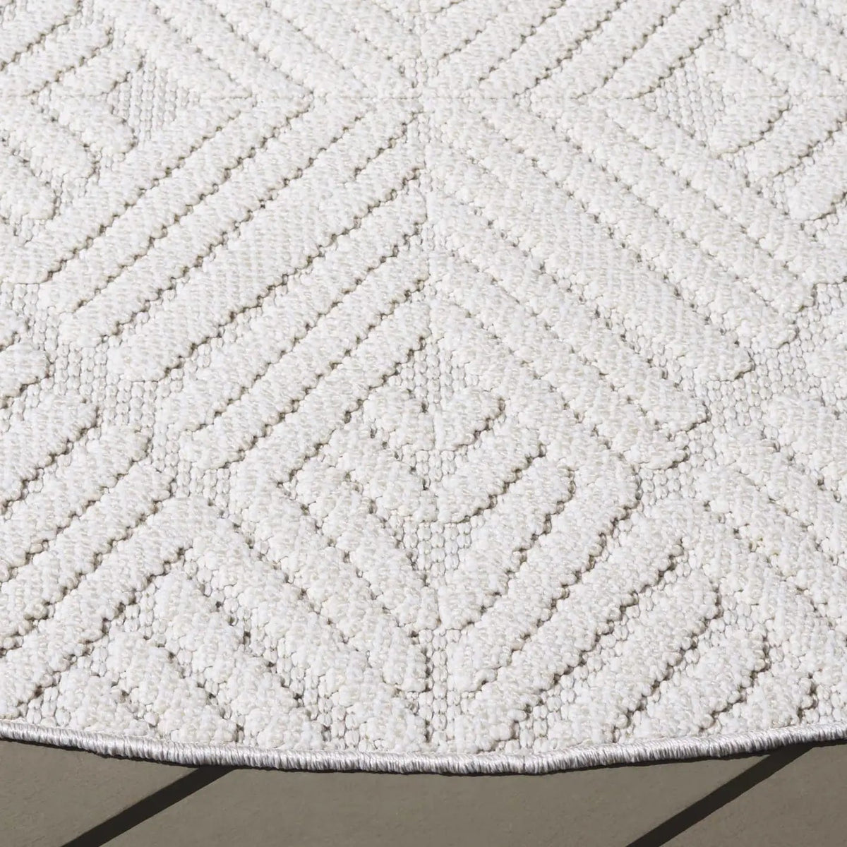 Safavieh Global 6'-7" x 6'-7" Rug in Light Beige / Ivory