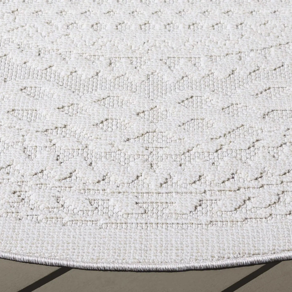Safavieh Global 6'-7" x 6'-7" Rug in Light Beige / Ivory