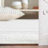 Safavieh Hanna 4'-0" x 6'-0" Rug in Ivory / Grey