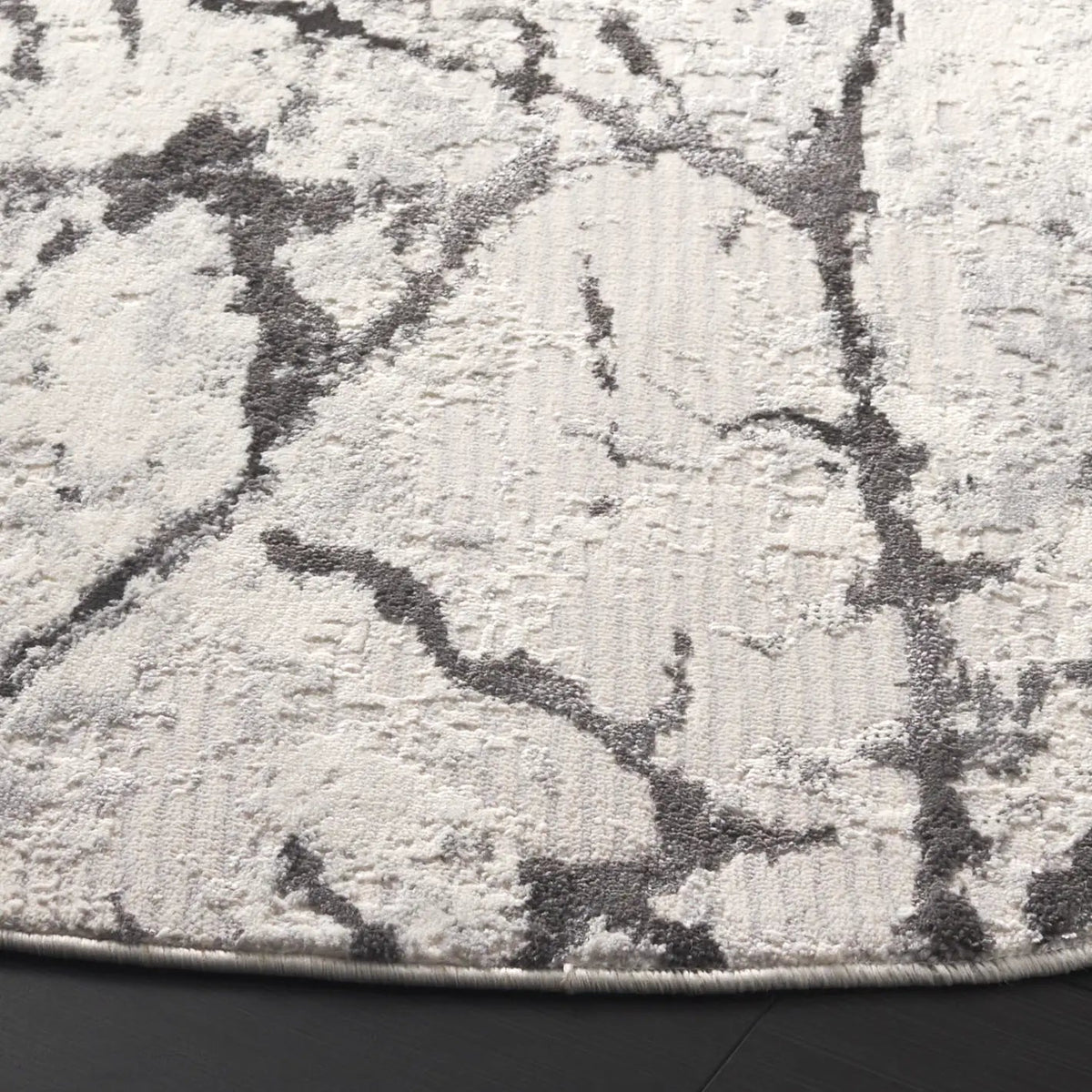 Safavieh Hanna 6'-7" x 6'-7" Rug in Grey / Ivory Dark Grey