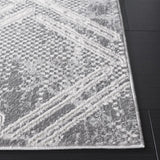 Safavieh Hanna 4'-0" x 6'-0" Rug in Grey / Ivory
