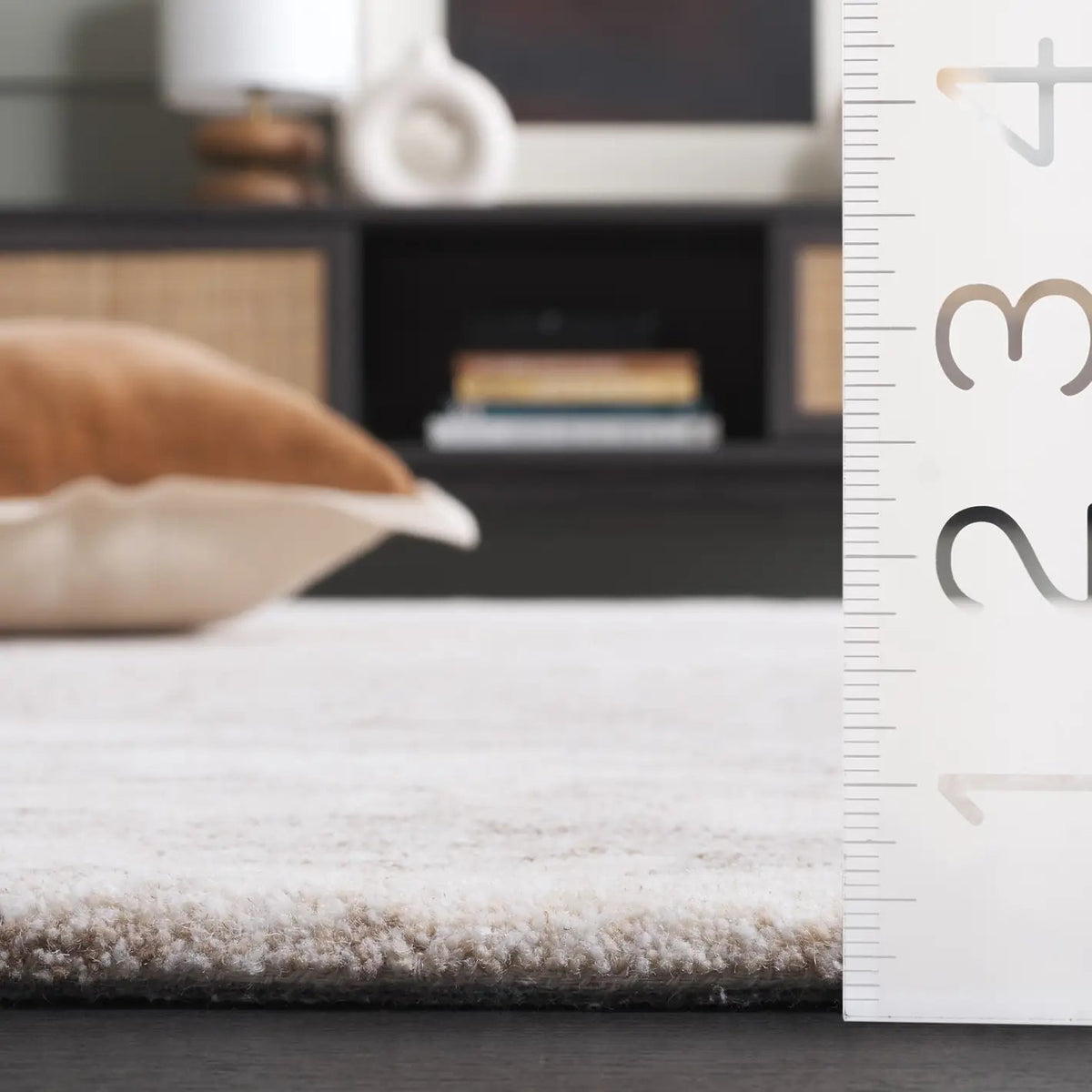 Safavieh Harvest 4'-0" x 6'-0" Rug in Brown / Ivory