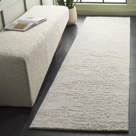 Safavieh Harvest 2'-3" x 9'-0" Rug in Silver / Ivory
